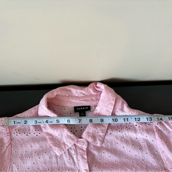 Torrid Plus Sz 2X Pink Eyelet Button Down Peplum Shirt - Picture 9 of 13